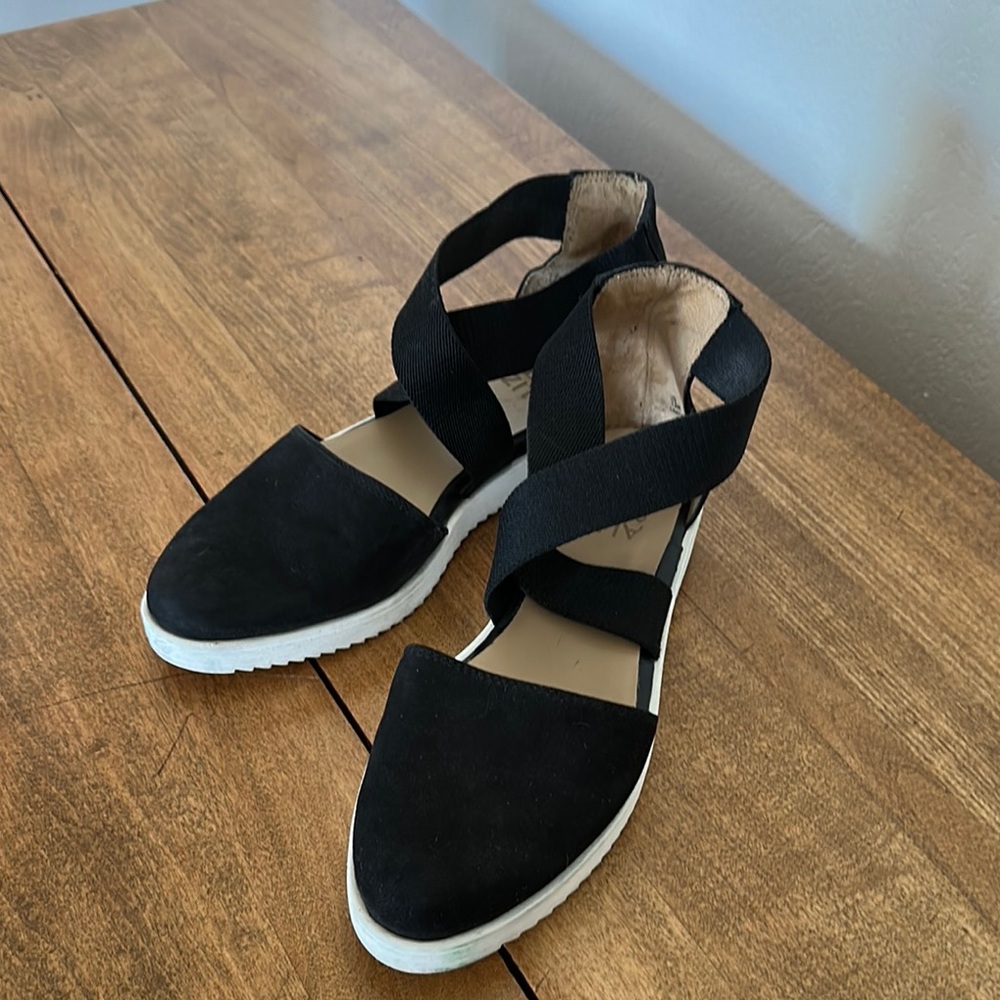 Naturalizer Black Sandals with White Sole